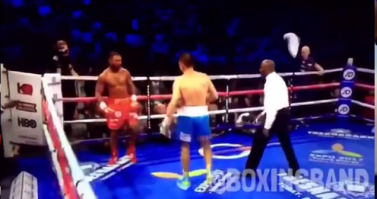 Тренер Брука полотенце выкинул на ринг-не дал Гене добить.