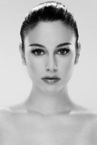 колумбианки, мексиканки, все в кучу, можно подумать, испанских красоток не хватает. 
Бланка Суарез,Паула Эчеваррия, Патаки, да куча чистых испанок-красавиц