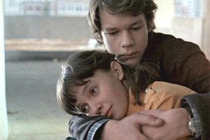 У Аксюты Татьяны даже ребенок был к тому времени. А в фильме - натурально девочка-школьница!