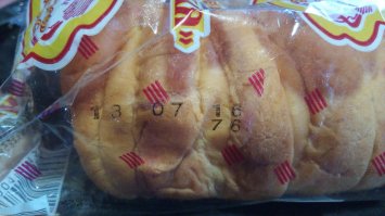 Срок годности 5 суток. сейчас 11.09.2016. На вид свежая мягкая. и не скажешь что ей (венской булочке) 2 месяца. лежит в комнате. Прошый круасан пролежал 1,5 года но был случайно раздавлен и эксперимент провалился.