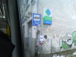 писали тысячи раз,такие дома и места есть повсюду.ехала из аэропорта на вокзал.но в Риге чувствуется напыщенность,можно сказать выпендривание в центре.ну да это и понятно. денег на все не хватает.я люблю Ригу.обычно у меня есть 6-7 часов на пересадку и хожу пешком. в этом году хочу рискнуть и доехать до взморья.но еще раз подтвержу про Ригу-мотель.