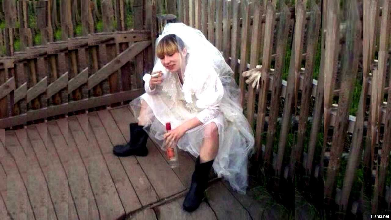 Выйду замуж за деревенского. Смешные Свадебные платья в деревне. Невеста бомжиха. Сельская свадьба. Смешные Деревенские свадьбы.