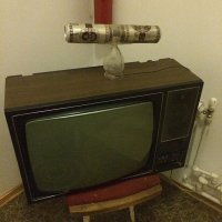 Комнатная антенна вполне рабочая)
А вот монтажнику арматуры радиатора дать бы по репе хорошенечко)))