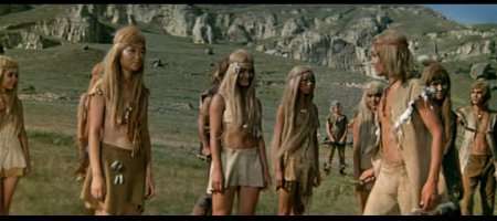 Стоят в юбчонках, а тут стринги есть оказывается