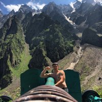 Такой кадр собой испортил........