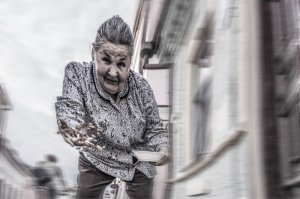 Ошибочка, здесь глазами голубя)