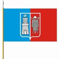 Интересные факты Через Ворошиловский мост в центре Ростова проходит географическая граница между Европой и Азией. Знамя города изготовлено в единственном экземпляре Население Ростова-на-Дону - около 1110 тысяч человек (2014). Город имеет не только флаг, но и знамя, которое изготовлено в единственном экземпляре. С ним связана история Дня города. 20 сентября 1864 года общественность Ростова подарила городской Думе святыню городского сообщества – Знамя. В тот же день это выдающееся событие было отпраздновано с широким размахом, впервые в истории Ростова-на-Дону. 20 сентября стал Днем города. Сейчас праздник для удобства отмечают в третье воскресенье сентября. Но в 2016 году его решено отмечать во вторые выходные сентября. Ростов-на-Дону - cимволика Герб Герб Ростова-на-Дону впервые был утвержден в 1811 году, изменен в 1904 году и восстановлен городской Думой в 1996 году.    Башня на гербе символизирует «защиту от набегов хищных народов», а трофеи - победу над ними.

Источник: 
© Calend.ru