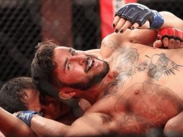 - Федор, он же интеллигент!
- Не фига Сеня, у настоящих интеллигентов ногти крашенные!
Братва и кольцо. (с) Гоблин