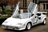 Кстати первое серийное авто с узнаваемыми дверями