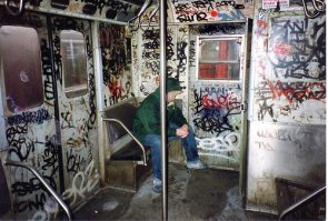 И эти люди упали в обморок из-за разрисованного лифта