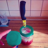 Дааа! Брутальны. Но делать вот такую фигню с пластиковой крышкой керамическим ножом я бы не рискнул.