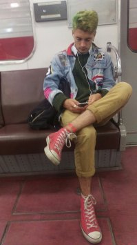 Ёк-макарёк...
За такой вид во времена моей молодости 100% по морде лица получил-бы.