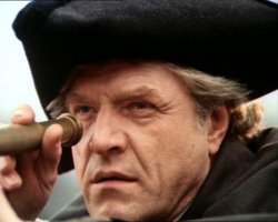 Ширвинд в роли Воланда как-то не воспринимается. Когда первый раз читал Мастера, в образе Воланда представлял Леонида Макарова. А вот Ф.Добронравов-Пилат хорош!