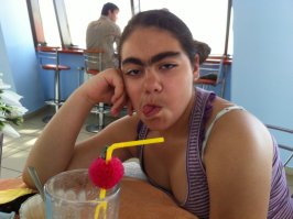 Нет, парень там нормальный. просто пишет бабища, которой он раз случайно фотку лайкнул, а теперь отвязаться не может, т.к. культурный. А баба с закидонами принцессы-ибанашки и выглядит так: