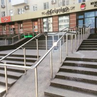 а это чудо в городе Новороссийске на проспекте Ленина. Какой мэр такие и ступенки.