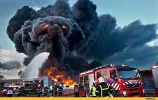 Наша служба и опасна и трудна 