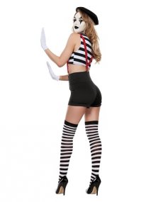 А вдруг от мима изображает?