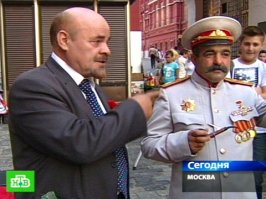 Новость из той же оперы: Ленин и Сталин живы, их недавно видели на Красной площади в Москве!