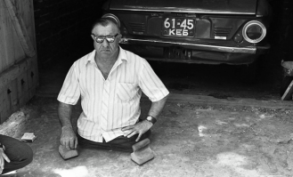 Моему деду тоже как ветерану и инвалиду ВОВ выдавали ушастого и меняли каждые 5 лет, только у него рука не работала