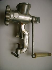 У меня дома такая, ни чего ей не делается(да и сломаться там в принципе не чему)!