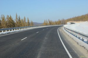 а зачем выкладывать фотку столетней давности? сейчас по этой трассе с комфортом можно передвигаться на любой машине.
А вот так трасса выглядит, начиная с 2014 года: