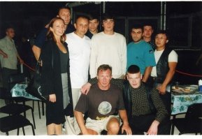 Снизу парень,это не  Вячеслава Дацик?