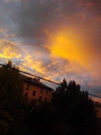 А это у нас :) Такой закат был шикарный :) Правда с телефона..