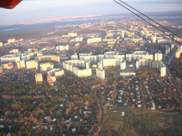 Прошу, не пинайте. Вешу 130. Есть ли шанс прыгнуть, не убив себя об землю? Летаю часто. На мотодельте полетел раньше, чем на самолете. Высоту не боюсь, но уважаю. С уважением, прошу ответить только "прыгунам".
ЗЫ: Или лучше на парике вначале попробовать? На мото, который с тележкой? А вот так летали: