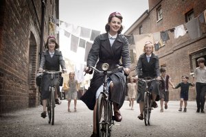 Могу ещё порекомендовать "Вызовите акушерку" (Call the midwife) - чудесный, добрый, трогательный фильм. 

Ну а про "Аббатство Даунтон" уже писали:) Как раз недавно закончила его смотреть - это просто супер! Любимый персонаж - Леди Грэнтем, конечно же.