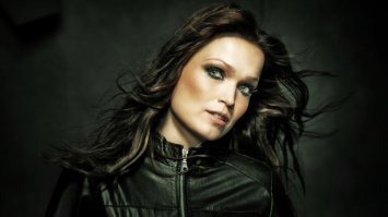 ага, крайне жирная неизвестная Тарья Турунен