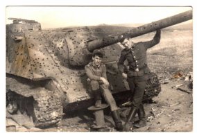 Не ко всем фото пояснения... Что это за фото, интересно ведь?