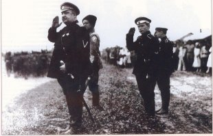 А как же Павел Васильевич Макаров родился в 1897 году в городе Скопине Рязанской губернии, в семье кондуктора товарных поездов. После смерти отца семья перебралась в Крым, где Павел начал учиться в реальном училище. Когда в 1914 году вспыхнула Первая мировая война, Макаров добровольно ушёл в армию. В звании прапорщика (а это в царской армии был первый офицерский чин) он участвовал в боях на Румынском фронте.
Более того, он легендарная личность.Он является прототипом героя сериала времен СССР "Адъютант его превосходительства".
Во время Великой Отечественной войны Павел Макаров стал одним из организаторов партизанского подполья, возглавил партизанский отряд. Вместе с ним воевали его жена и дочь. В отместку нацисты зверски убили его мать, а также родителей и родственников жены. Сын, закончивший пехотное училище, погиб в 1943 году.

Оккупационные власти в ходе борьбы с партизанами распространяли в Крыму листовки с фактами, компрометирующими Макарова. В них, в частности, обыгрывались нестыковки в его книге.

В 1942 году вместе с товарищами был эвакуирован на «большую землю».

За заслуги во время Великой Отечественной войны награждён орденом Красного Знамени, орденом Красной Звезды, медалью «Партизану Отечественной войны» I степени.

Об этом периоде своей жизни Макаров написал в книге воспоминаний «Партизаны Таврии».