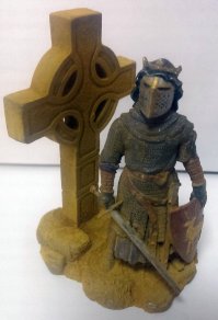 коллега) я потихоньку оловянную миниатюру приноравливаюсь красить + под настроение бронетехнику клею 1/35.
успокаивает восхитительно когда на работе мозг залюбят до крайности.