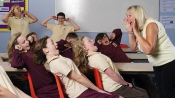 Главное чтобы не попыталась в это время рот открыть ))