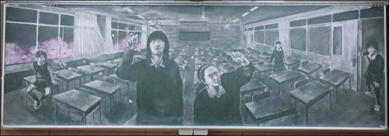 Японский учитель радует своих учеников потрясающими картинами на школьной доске