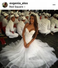 Одна из типа невест ещё с разными там фоткаласт
Так что вовика опять на.и.пали или нас