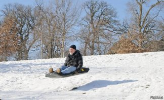 За один час до..