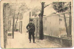 У меня отец в 53м в том же городе служил.. Может и часть та же) А форма какая была!