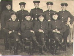 У меня отец в 53м в том же городе служил.. Может и часть та же) А форма какая была!