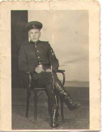 У меня отец в 53м в том же городе служил.. Может и часть та же) А форма какая была!