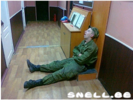 Солдат спит, служба идет