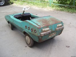 Её надо пересадить на это авто, и пока она на ней до 200 км/ч самостоятельно не разгонится, к другой машине не подпускать.