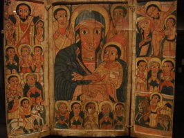 Вот есть же три расы, европиоиды, монголоиды и негроиды, а этих ваще ни куда не приписывают, они отдельно. И эфиопы тоже - вроде черные как смерть, но лица не нигритянские, еще и Православные)) Это ваще клиника - когда обычный человек узнает что в Эфиопии Православие))
Зато иконы смешные))