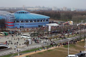 Пластмассовый шатёр,ты бы ещё Минскими гипермаркетами хвастаться начал.....   В Беларуси хватает настоящих арт объектов!!!