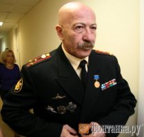 К сожалению, Розенбаум поставил крест на своей творческой карьере,
пошел по пути Макаревича, Ахеджаковвой и прочих "простильщиков".
Как офицеру запаса, ему за свои слова отвечать придется.