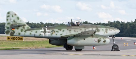 Господа, не трахайте людям мозг. Вы думаете что инженеры которые разработали и внедрили Me-262 остались в Германии после войны и потом потели над созданием этой инвалидки? Я думаю что в германии под брендом Месершмит осели создатели протектора к покрышкам от самолетов и не более.