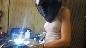 Если внимательно присмотреться, то на этой гифке можно увидеть сварку.