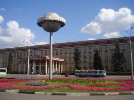 Чупа чупс в моем городе. Памятник посвящен глобализации пролетарского движения.