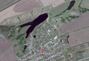 Это Запруда, просто кто-то Воду спустил, открыв задвижку !
Из Космоса Гугель всё видит.