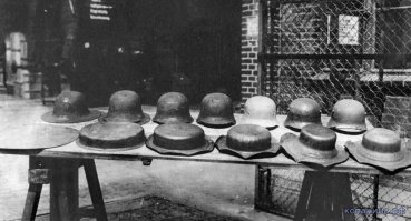 Я кабы металл сам немного обрабатываю , ну штамп скажем для монеты это с табуретку приспособа , штамп для шлема это большой пресс , это несколько этапов см паунсонов ,вот пример как немецкую штамповали